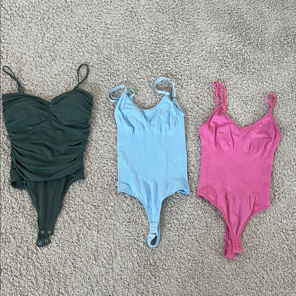 3 women’s sculpting body suits ⭐️